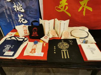 【獻(xiàn)禮新中國(guó)70周年】美術(shù)學(xué)院望江挑花俱樂(lè)部讓非遺文化&ldquo;走&rdquo;出校園